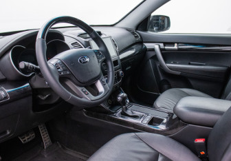 Подержанный автомобиль Kia Sorento 2015 года (9 фото)