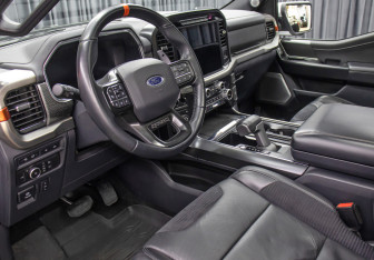 Подержанный автомобиль Ford F-150 2022 года (18 фото)