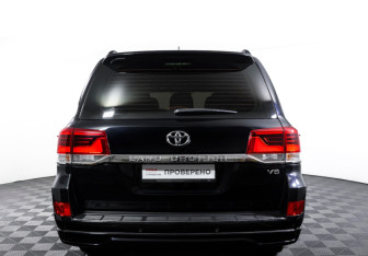 Подержанный автомобиль Toyota Land Cruiser Suv 2018 года (6 фото)