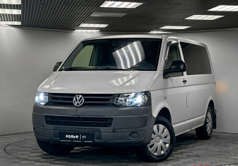 Подержанный автомобиль Volkswagen Caravelle 2010 года (18 фото)