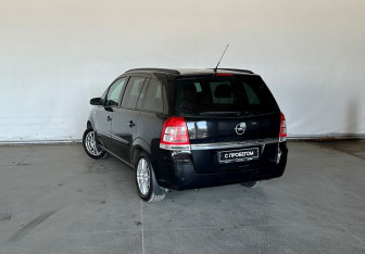 Подержанный автомобиль Opel Zafira Compactvan 2008 года (7 фото)