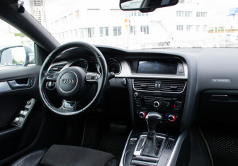Подержанный автомобиль Audi A5 Liftback 2013 года (12 фото)