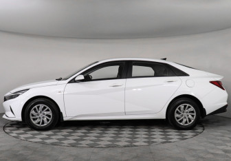 Подержанный автомобиль Hyundai Elantra Sedan 2021 года (8 фото)