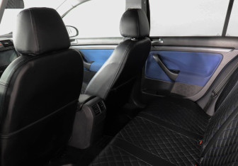 Подержанный автомобиль Volkswagen Golf Hatchback 2006 года (8 фото)