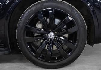 Подержанный автомобиль Volkswagen Touareg 2020 года (23 фото)