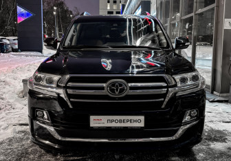 Подержанный автомобиль Toyota Land Cruiser Suv 2019 года (2 фото)