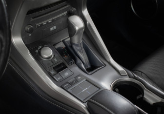 Подержанный автомобиль Lexus NX 2015 года (15 фото)