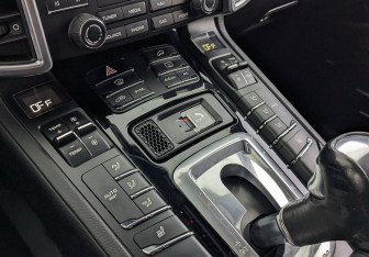 Подержанный автомобиль Porsche Cayenne 2017 года (16 фото)