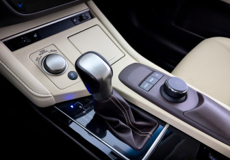 Подержанный автомобиль Lexus ES 2016 года (28 фото)