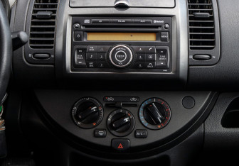 Подержанный автомобиль Nissan Note 2007 года (13 фото)