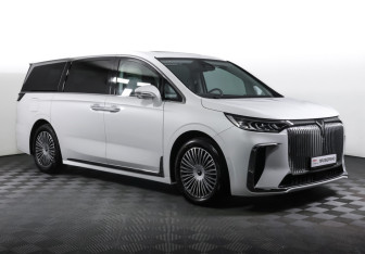 Подержанный автомобиль Voyah Dream 2024 года (3 фото)