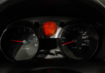 Подержанный автомобиль Nissan Qashqai 2008 года (11 фото)