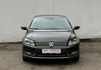 Подержанный автомобиль Volkswagen Passat Sedan 2012 года (2 фото)