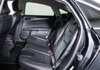 Подержанный автомобиль Ford Mondeo Sedan 2018 года (20 фото)