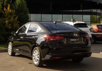 Подержанный автомобиль Hyundai Solaris Sedan 2021 года (5 фото)
