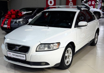 Подержанный автомобиль Volvo S40 2008 года (7 фото)