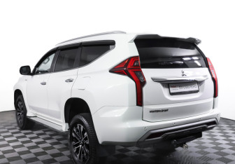 Подержанный автомобиль Mitsubishi Montero Sport 2022 года (7 фото)