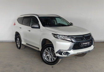 Подержанный автомобиль Mitsubishi Pajero Sport 2017 года (3 фото)