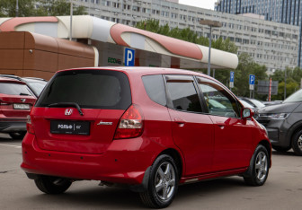 Подержанный автомобиль Honda Jazz 2008 года (4 фото)