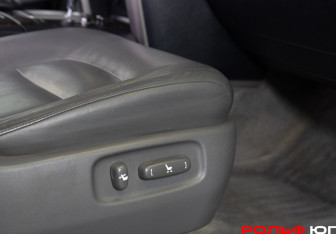 Подержанный автомобиль Toyota Land Cruiser Suv 2010 года (21 фото)