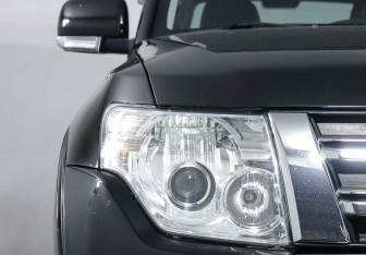 Подержанный автомобиль Mitsubishi Pajero 2012 года (7 фото)