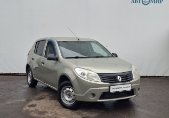 Подержанный автомобиль Renault Sandero 2011 года (3 фото)