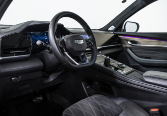 Подержанный автомобиль Geely Monjaro 2025 года (9 фото)