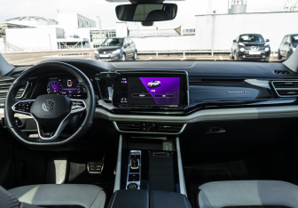 Подержанный автомобиль Volkswagen Teramont 2023 года (12 фото)