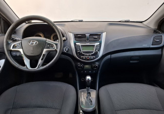 Подержанный автомобиль Hyundai Solaris Sedan 2012 года (12 фото)