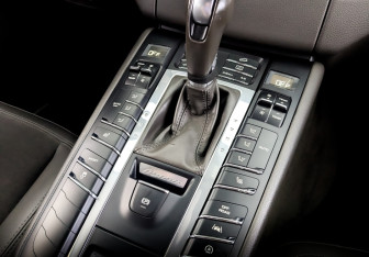Подержанный автомобиль Porsche Macan 2017 года (28 фото)