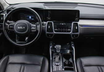 Подержанный автомобиль Kia Sorento 2022 года (14 фото)