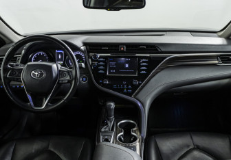 Подержанный автомобиль Toyota Camry Sedan 2018 года (12 фото)