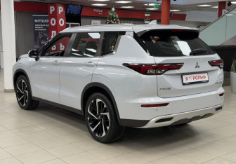 Новый Mitsubishi Outlander 2023 (4 фото)