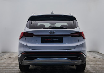 Подержанный автомобиль Hyundai Santa Fe 2022 года (4 фото)