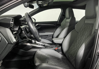 Подержанный автомобиль Audi S3 Hatchback 2020 года (14 фото)
