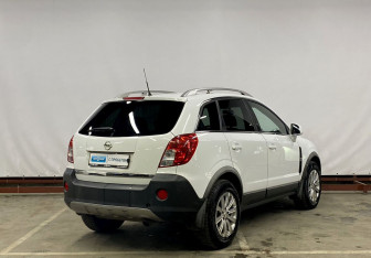 Подержанный автомобиль Opel Antara 2014 года (5 фото)
