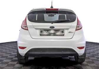 Подержанный автомобиль Ford Fiesta Hatchback 2017 года (6 фото)