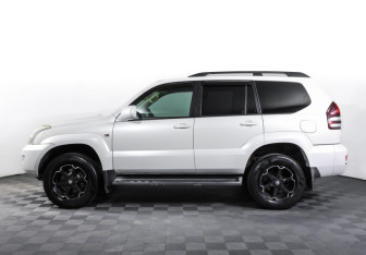 Подержанный автомобиль Toyota Land Cruiser Prado 2004 года (8 фото)