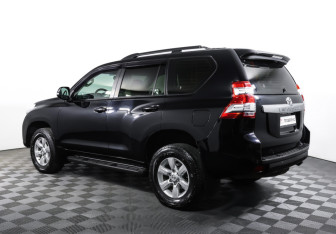 Подержанный автомобиль Toyota Land Cruiser Prado 2013 года (7 фото)