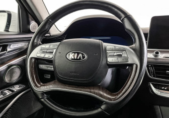 Подержанный автомобиль Kia K900 2019 года (14 фото)
