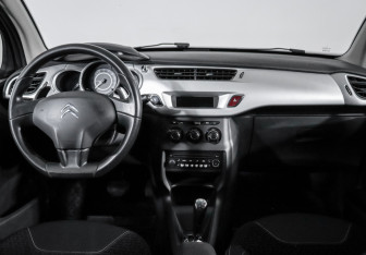 Подержанный автомобиль Citroen C3 Hatchback 2011 года (11 фото)