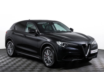 Подержанный автомобиль Alfa Romeo Stelvio 2017 года (2 фото)