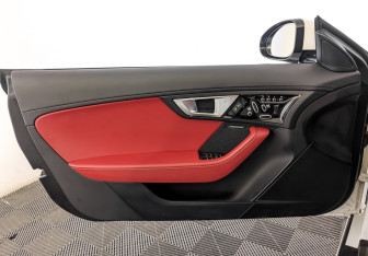 Подержанный автомобиль Jaguar F-Type Coupe 2016 года (17 фото)