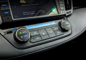 Подержанный автомобиль Toyota RAV4 2019 года (26 фото)