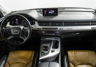 Подержанный автомобиль Audi Q7 2016 года (13 фото)