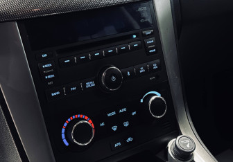 Подержанный автомобиль Chevrolet Captiva 2012 года (14 фото)