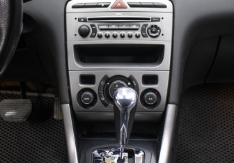 Подержанный автомобиль Peugeot 308 Hatchback 2009 года (13 фото)