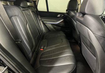 Подержанный автомобиль BMW X5 2020 года (14 фото)