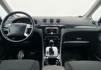 Подержанный автомобиль Ford Galaxy 2011 года (13 фото)