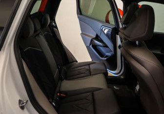 Подержанный автомобиль BMW X3 2025 года (16 фото)